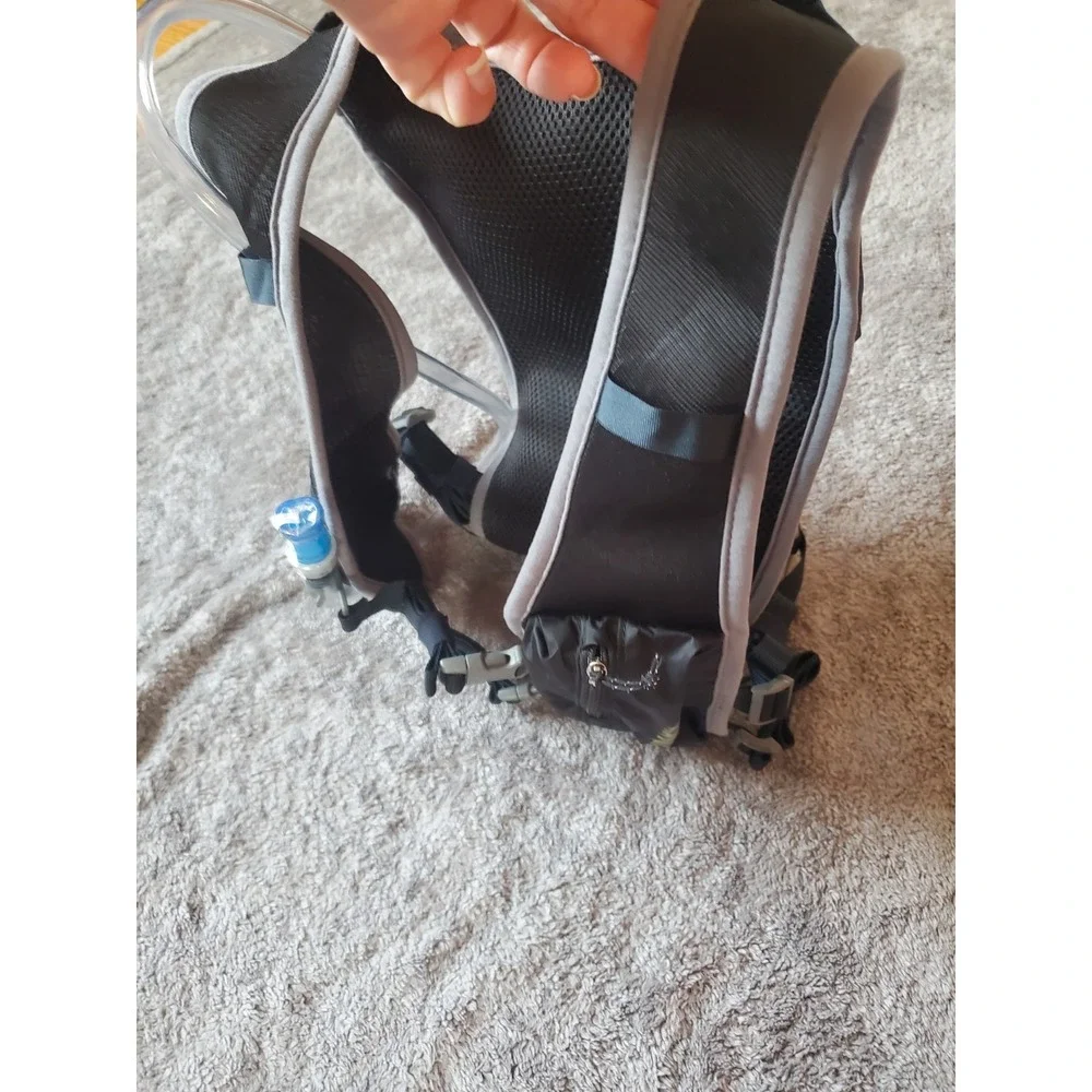 NATHAN Sports Black 1.5L Bladder Hydration Pack Hiking Backpack